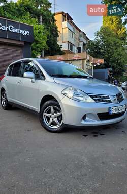 Хэтчбек Nissan TIIDA 2010 в Одессе
