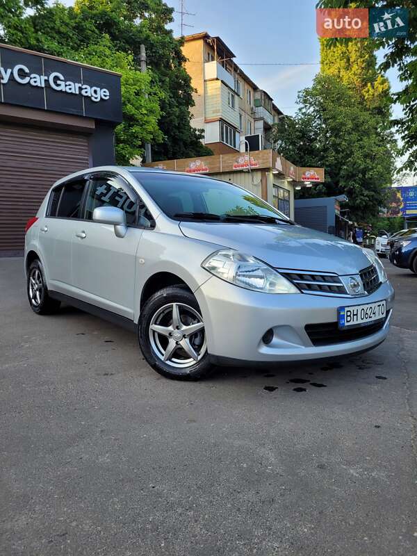 Хэтчбек Nissan TIIDA 2010 в Одессе