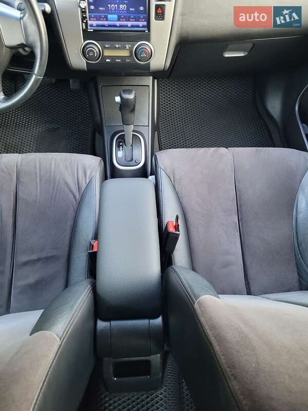 Хэтчбек Nissan TIIDA 2010 в Одессе