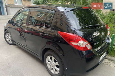 Хэтчбек Nissan TIIDA 2011 в 