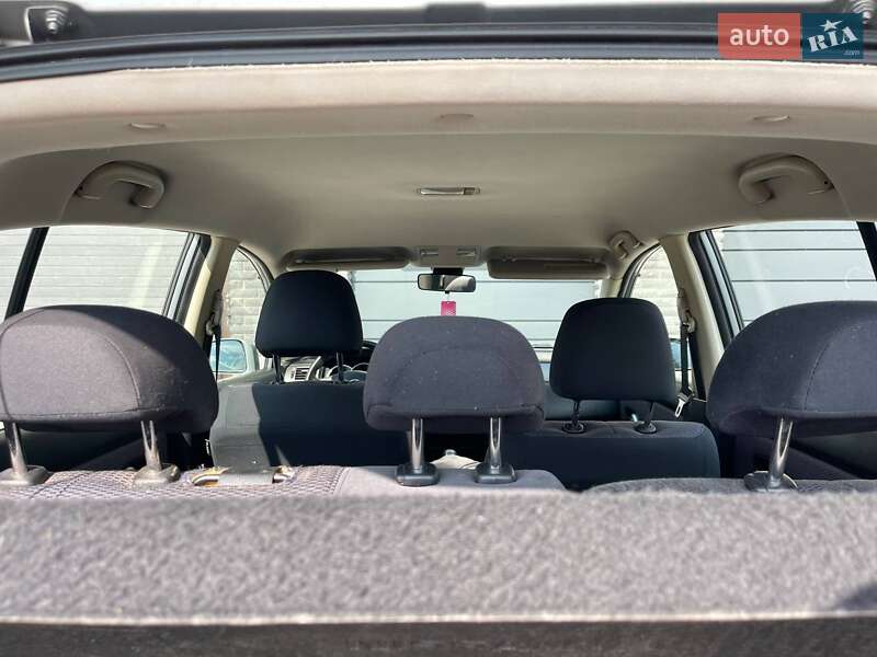 Хетчбек Nissan TIIDA 2009 в Рокитному