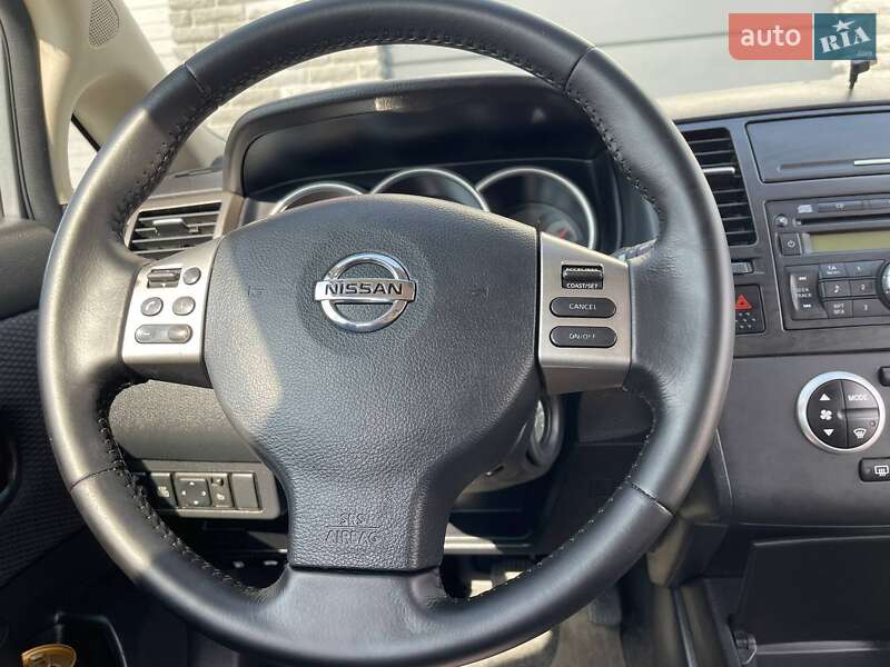 Хетчбек Nissan TIIDA 2009 в Рокитному