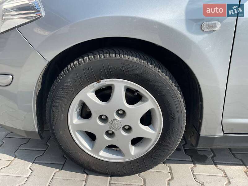 Хетчбек Nissan TIIDA 2009 в Рокитному