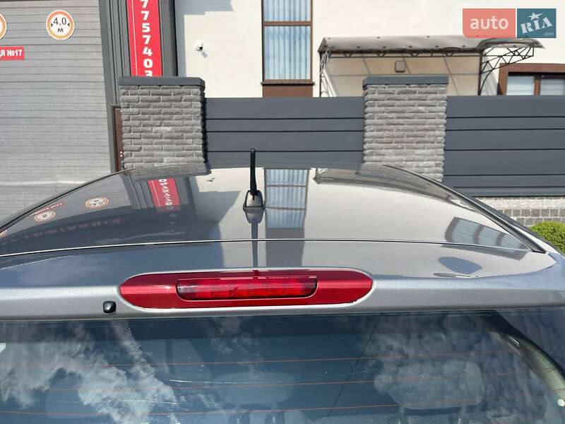 Хетчбек Nissan TIIDA 2009 в Рокитному