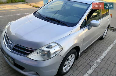 Хэтчбек Nissan TIIDA 2010 в Жовкве