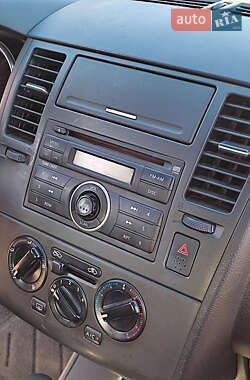 Хетчбек Nissan TIIDA 2008 в 