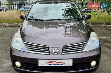 Хэтчбек Nissan TIIDA 2008 в 
