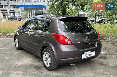 Хэтчбек Nissan TIIDA 2008 в 
