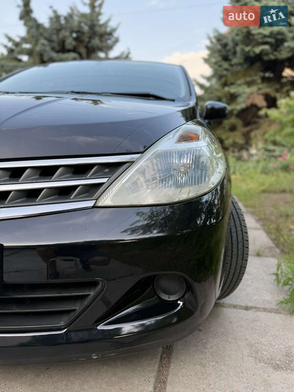 Хетчбек Nissan TIIDA 2011 в Одесі