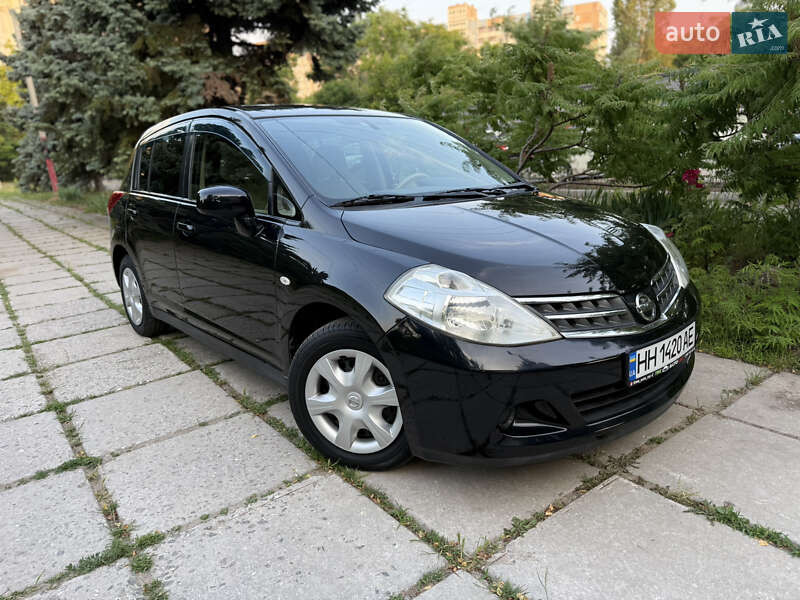 Хетчбек Nissan TIIDA 2011 в Одесі