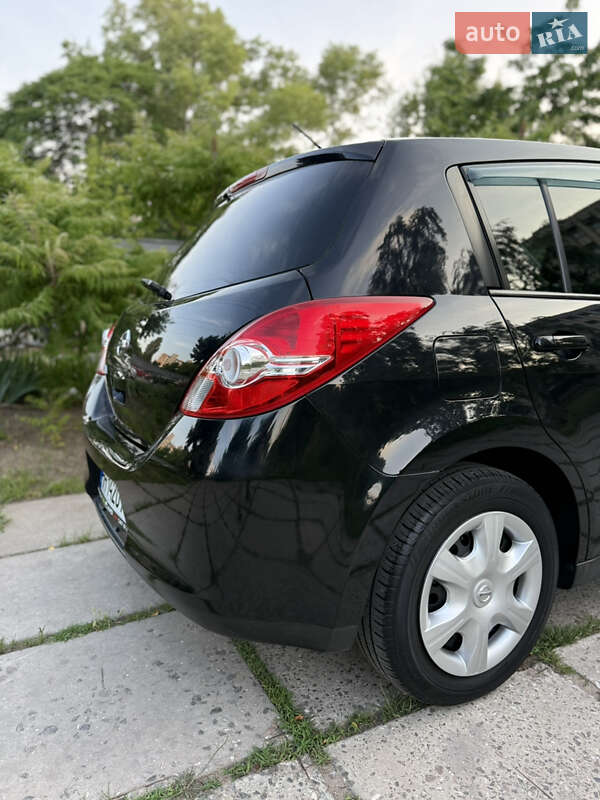 Хетчбек Nissan TIIDA 2011 в Одесі