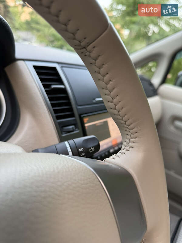 Хетчбек Nissan TIIDA 2011 в Одесі