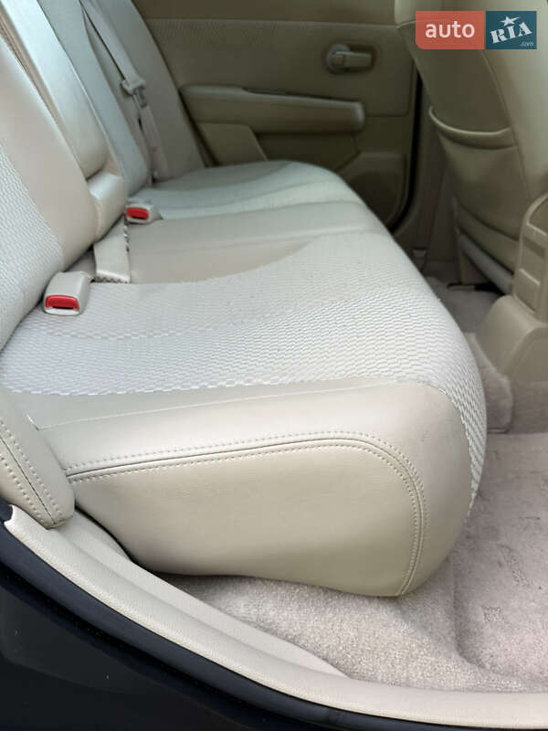 Хетчбек Nissan TIIDA 2011 в Одесі