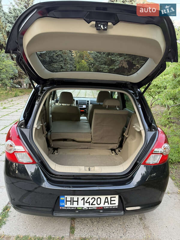 Хетчбек Nissan TIIDA 2011 в Одесі