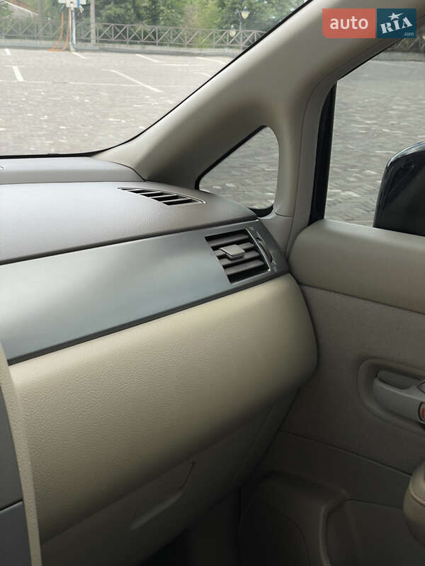 Хэтчбек Nissan TIIDA 2008 в Харькове