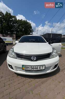 Хэтчбек Nissan TIIDA 2012 в Киеве