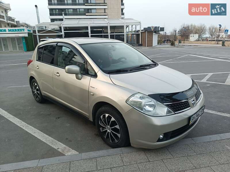 Nissan TIIDA 2007