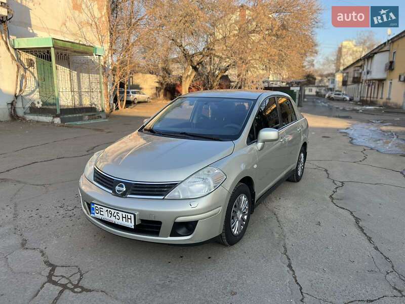 Nissan TIIDA 2008