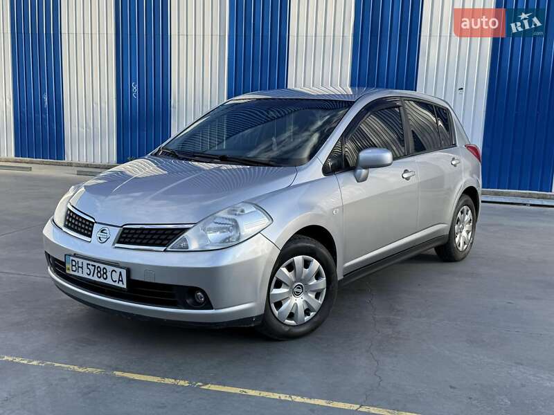 Nissan TIIDA 2008