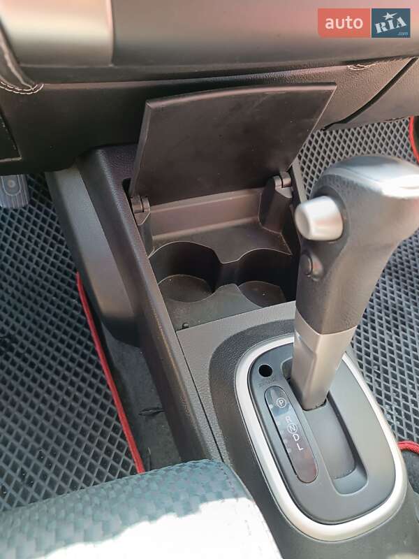 Хетчбек Nissan TIIDA 2010 в Києві