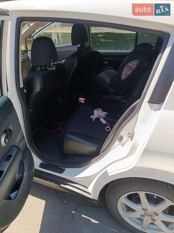 Хетчбек Nissan TIIDA 2010 в Києві