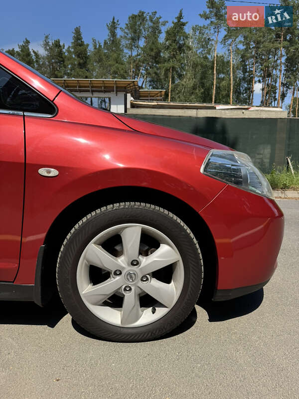 Седан Nissan TIIDA 2008 в Києві