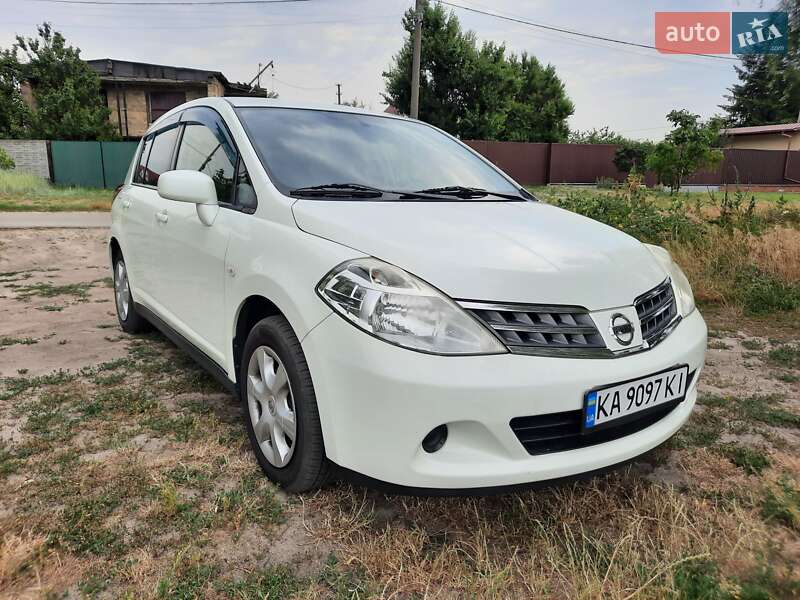 Nissan TIIDA 2012