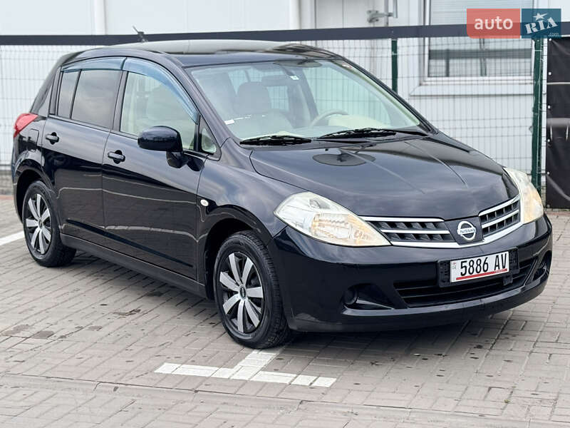 Nissan TIIDA 2011