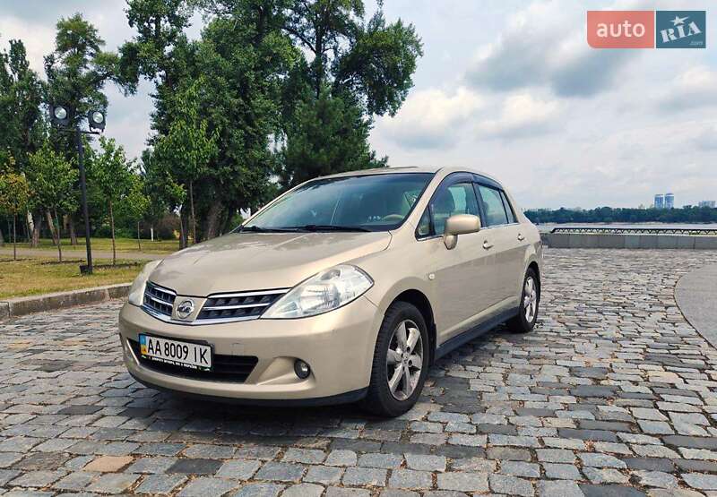 Nissan TIIDA 2009
