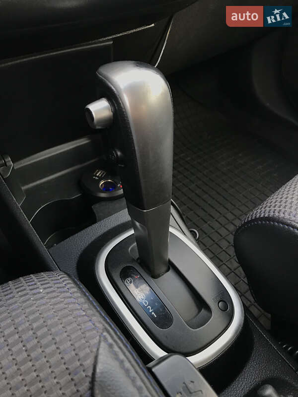 Хэтчбек Nissan TIIDA 2008 в Киеве
