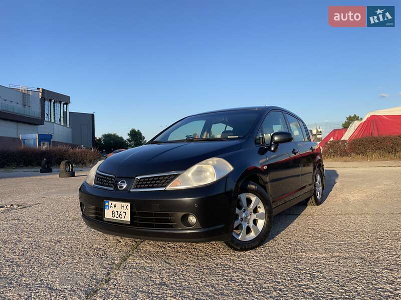 Хэтчбек Nissan TIIDA 2008 в Киеве