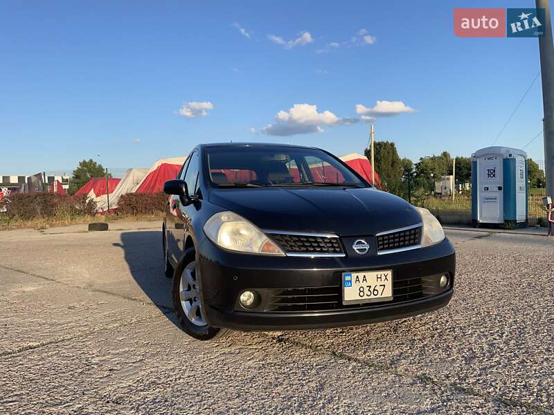 Хэтчбек Nissan TIIDA 2008 в Киеве