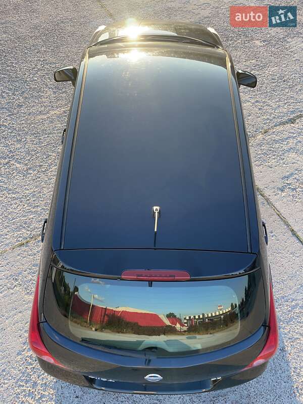 Хэтчбек Nissan TIIDA 2008 в Киеве
