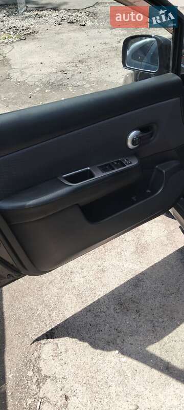 Хэтчбек Nissan TIIDA 2009 в Львове