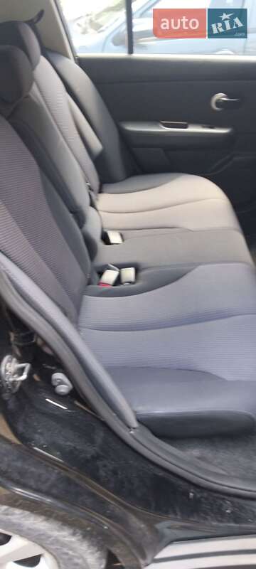 Хэтчбек Nissan TIIDA 2009 в Львове