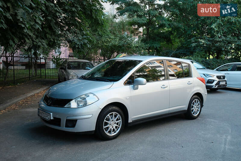 Nissan TIIDA 2007