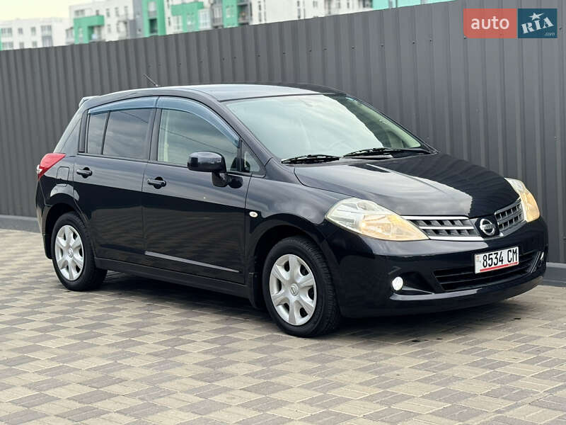 Хетчбек Nissan TIIDA 2011 в Києві