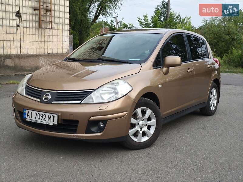 Nissan TIIDA 2008