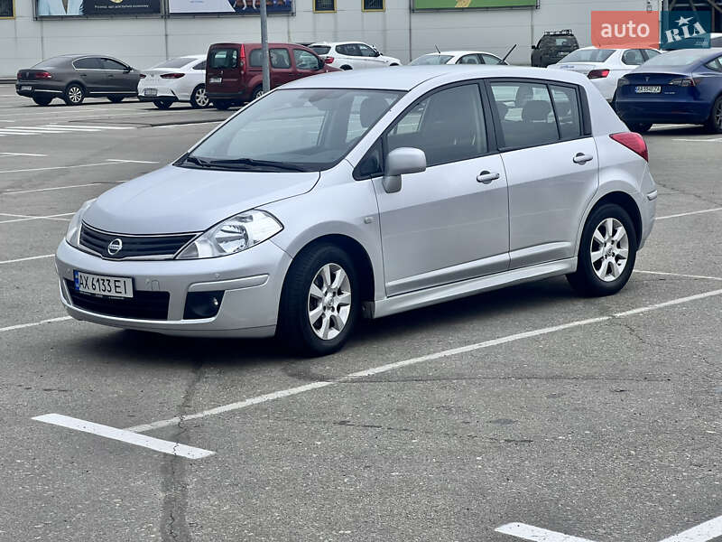 Хэтчбек Nissan TIIDA 2011 в Киеве