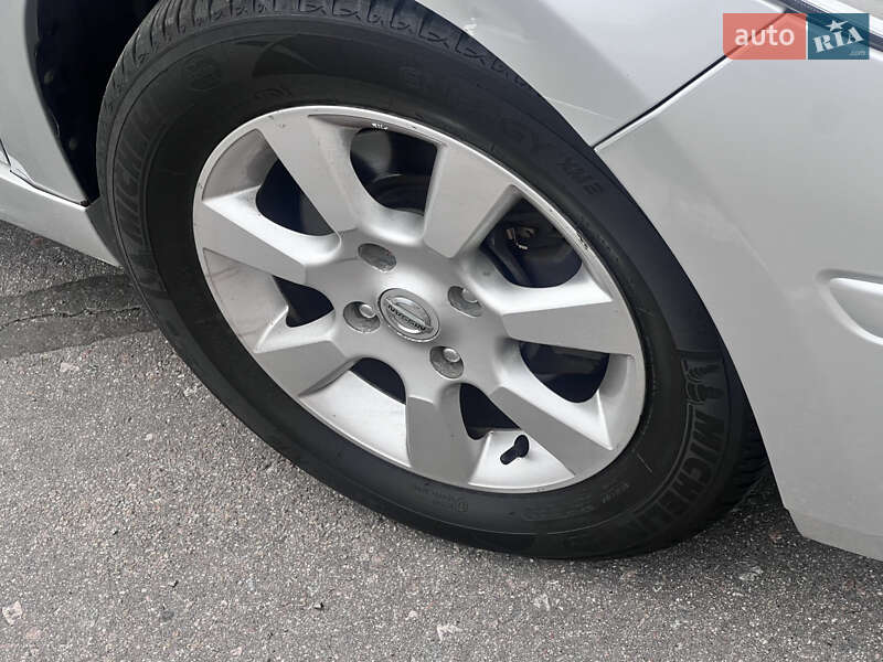 Хэтчбек Nissan TIIDA 2011 в Киеве