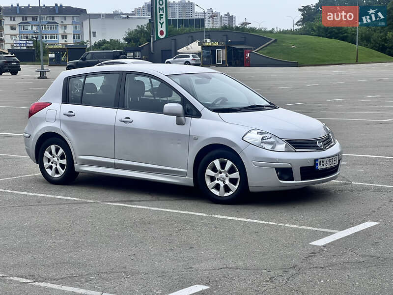 Хэтчбек Nissan TIIDA 2011 в Киеве