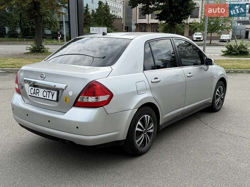 Седан Nissan TIIDA 2007 в Киеве