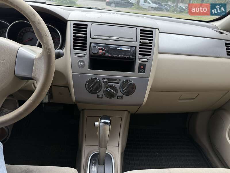 Седан Nissan TIIDA 2007 в Киеве