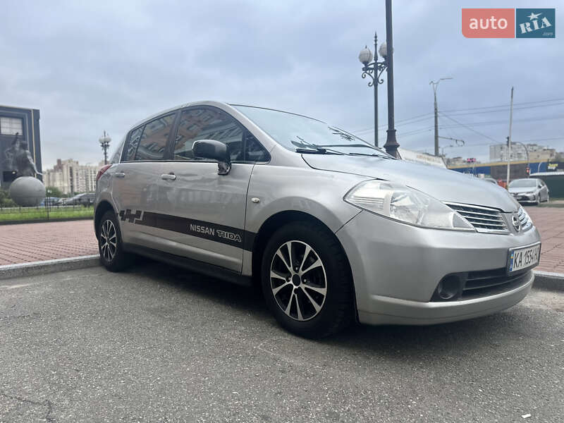 Nissan TIIDA 2007