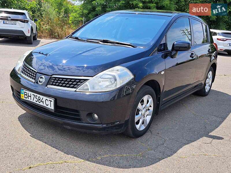 Nissan TIIDA 2008