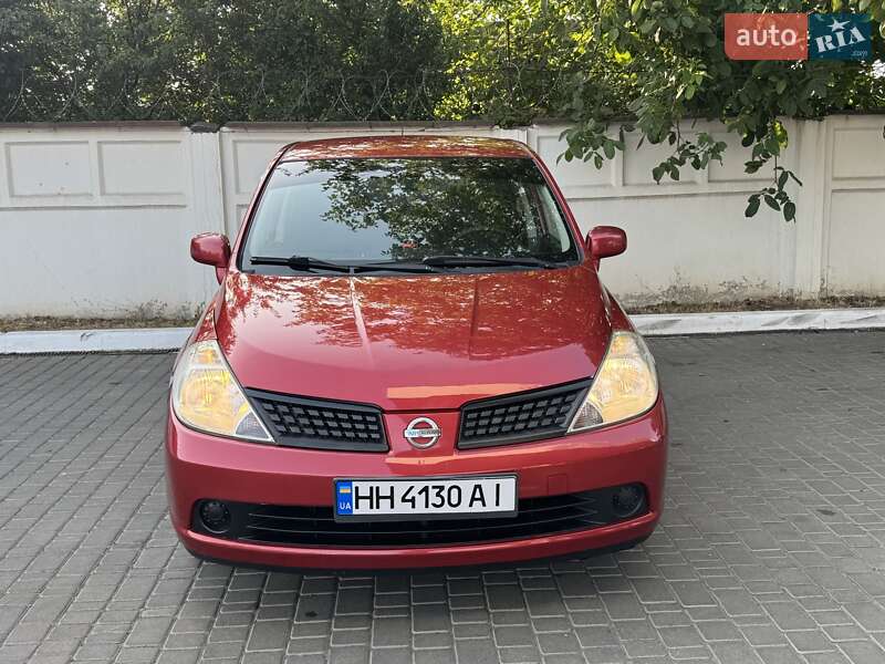 Nissan TIIDA 2008