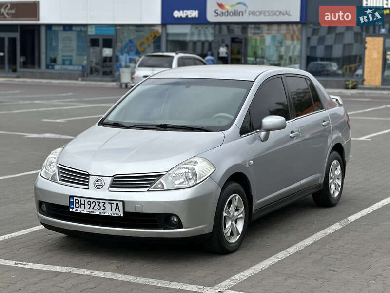 Nissan TIIDA 2006