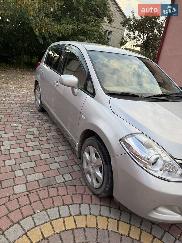 Хэтчбек Nissan TIIDA 2012 в Комарному фото 2 Хэтчбек Nissan TIIDA 2012 в Комарному