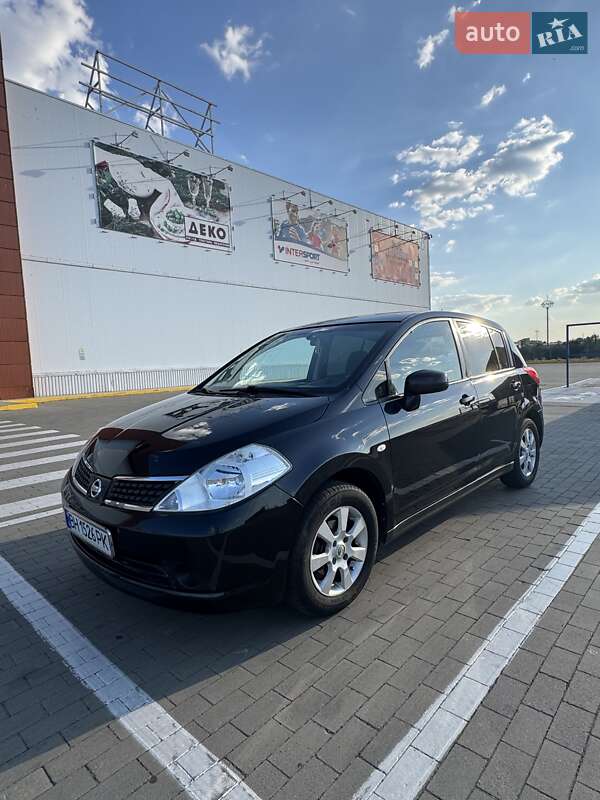Nissan TIIDA 2008