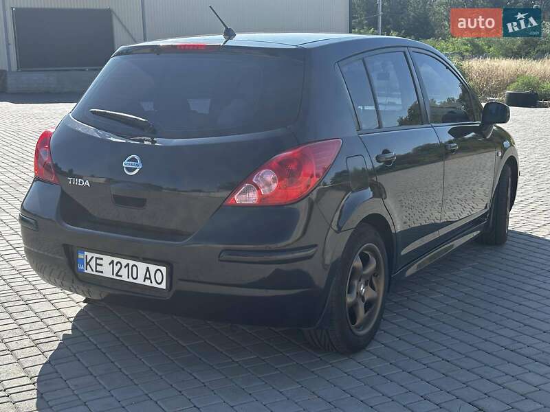 Хетчбек Nissan TIIDA 2010 в Дніпрі